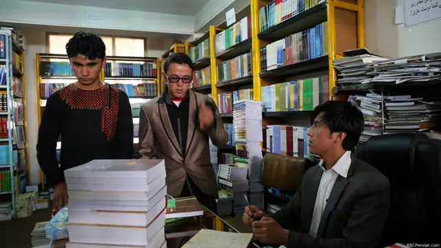 انتشارات عرفان چند شعبه در داخل و خارج و از جمله دو شعبه در کابل دارد. حفیظ‌الله قاسمی مسئول یکی از شعبات این بنگاه می‌گوید که مشتریانش افزایش چشمگیری یافته است.