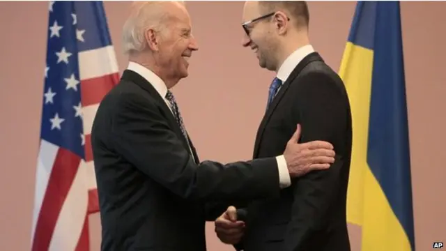 Джо Байден и Арсений Яценюк
