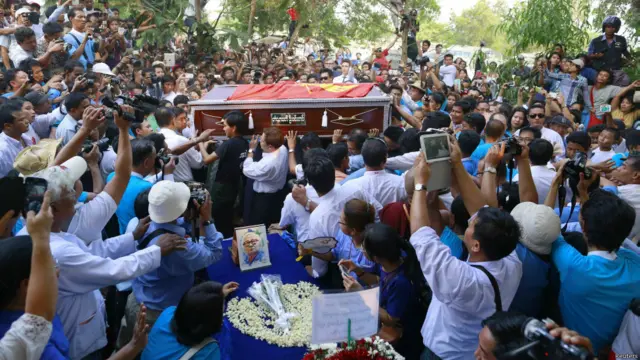 ဆရာကြီး ဦးဝင်းတင်ရဲ့ ရုပ်အလောင်းကို ဂူသွင်းဖို့ ပြင်ဆင်။