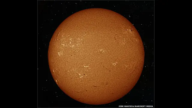 सूर्य की सतह पर सौर धब्बे. जोस मैंटेसा/बारक्रॉफ़्ट