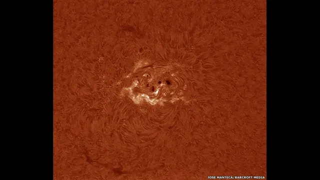 सूर्य की सतह पर सौर धब्बे. जोस मैंटेसा/बारक्रॉफ़्ट