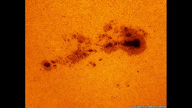 सूर्य की सतह पर सौर धब्बे. जोस मैंटेसा/बारक्रॉफ़्ट
