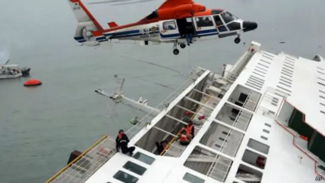 تشير تقارير إلى أنه استخدم فقط في الحادث اثنان من قوارب النجاة، البالغ عددها 46 قاربا 