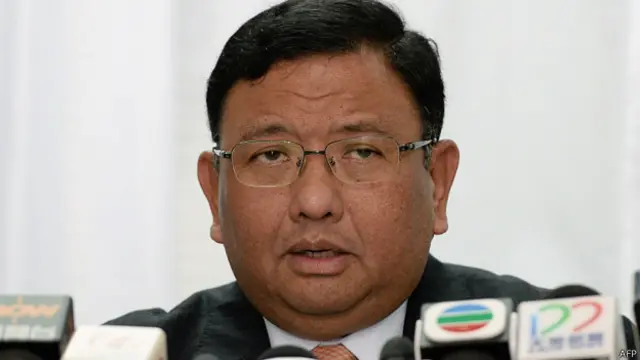 阿尔门德拉斯在菲律宾驻香港总领事馆会见记者（23/4/2014）