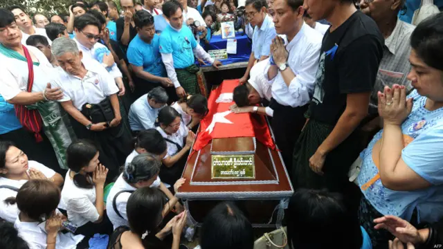 ဆရာကြီး ဦးဝင်းတင်ရဲ့ ရုပ်အလောင်းကို ဂူသွင်းဖို့ ပြင်ဆင်။