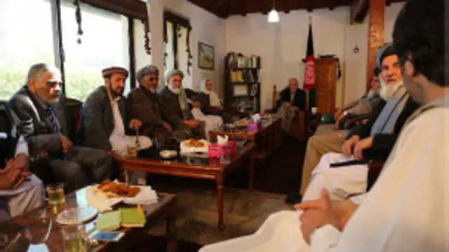 اشرف غني احمدزی وايي، د مشر وزير په توگه يوه واک لرونکې څوکۍ جوړوي چې تاجک ټبر ته په کې ځاى ورکړل شي.