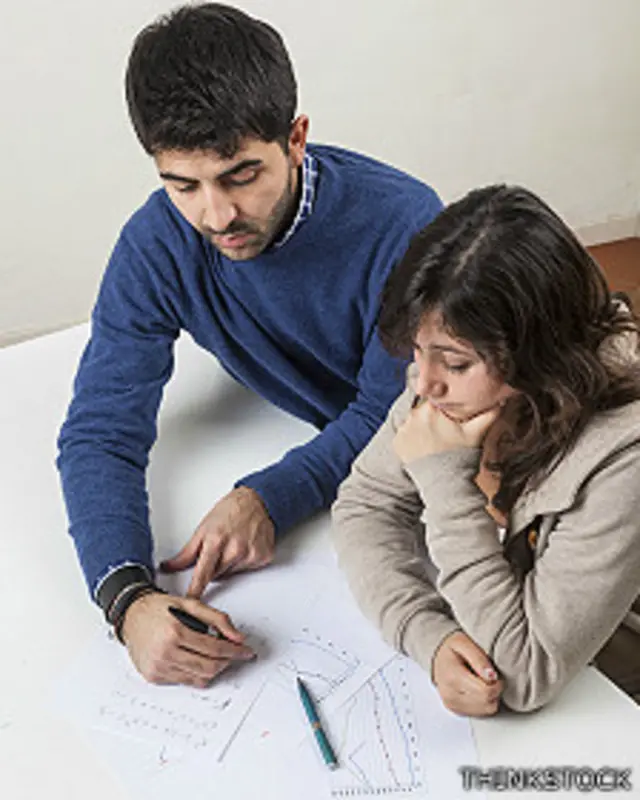 Una estudiante con un tutor
