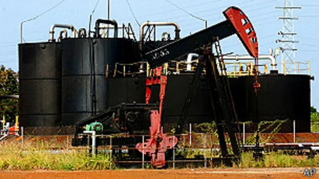 Maduro propone que el país supere "el rentismo del petrolero".