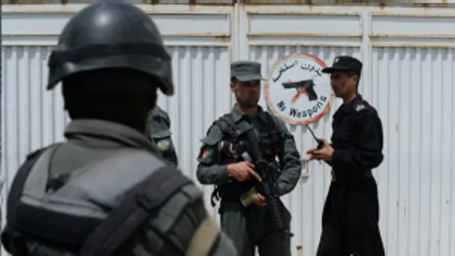 حملہ آور پولیس حکام کی حراست میں ہے جبکہ اس کے اہل خانہ سے بھی تفتیش کی جا رہی ہے