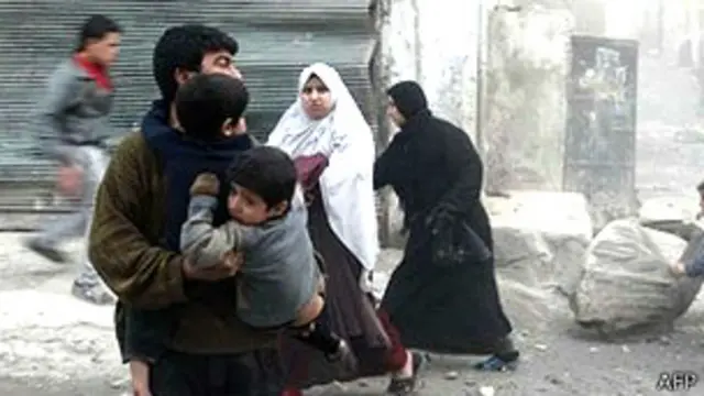 Civiles en Siria intentan protegerse de la violencia 