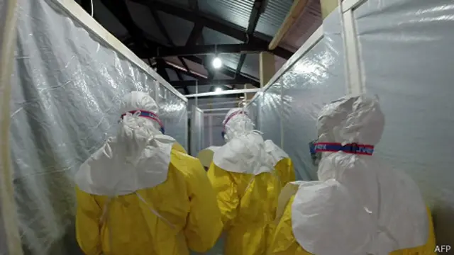 Personal de Médicos sin fronteras en Guinea