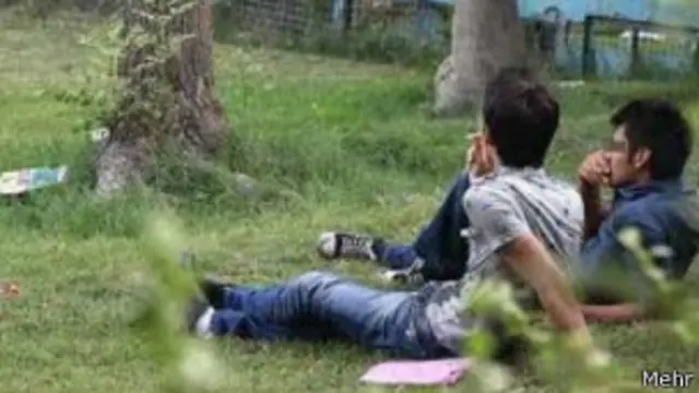 بر اساس آمار ستاد مبارزه با مواد مخدر و پلیس، بیش از دو میلیون مصرف کننده مواد مخدر در ایران زندگی می‌کنند