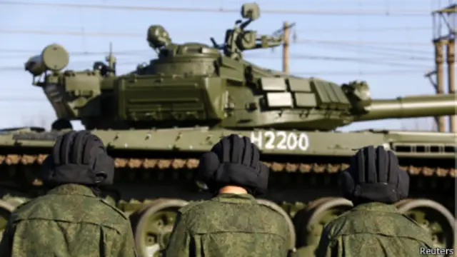 Krımda Rusiya tankları