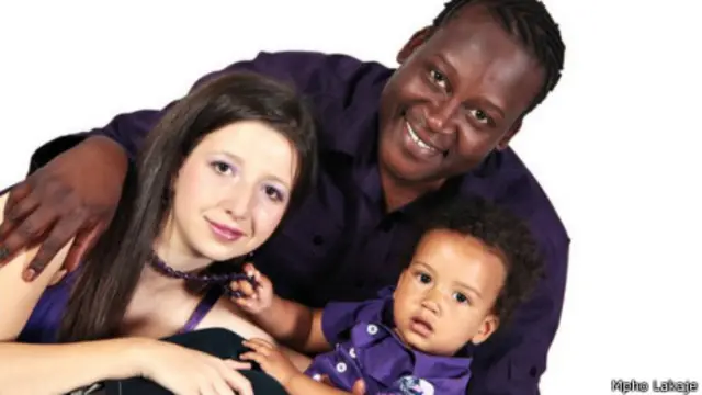 Mpho Lakaje, su esposa, Daniela, y su hijo Mpho. Foto cortesía: Mpho Lakaje