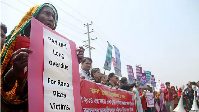 রানা প্লাজা ধসে নিহত এবং আহত শ্রমিকদের ক্ষতিপূরণের দাবিতে সাভারে বিক্ষোভ