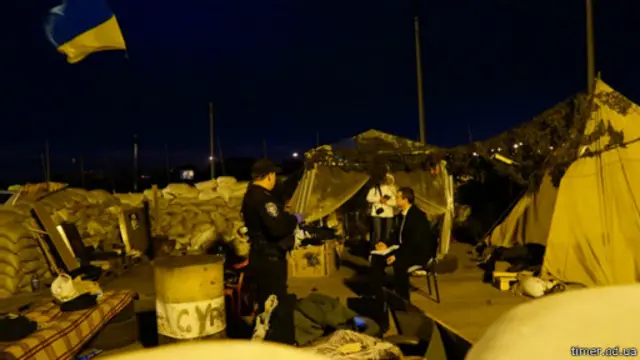 Міліція встановлює обставини події, але очевидці кажуть, що в євромайданівців кинули гранату