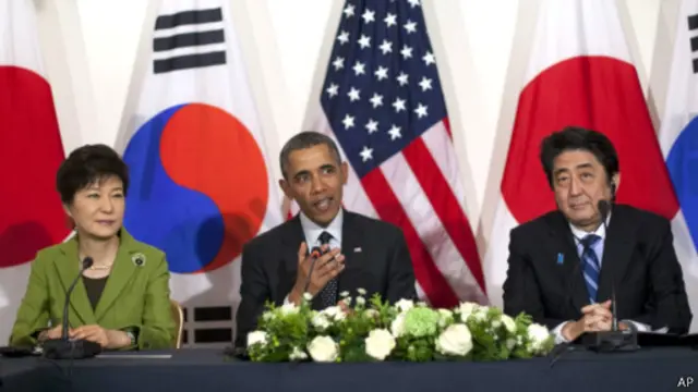 اوباما پیشتر هم در ملاقات با پارک و آبه در صدد رفع کدورت کره جنوبی و ژاپن برآمده بود