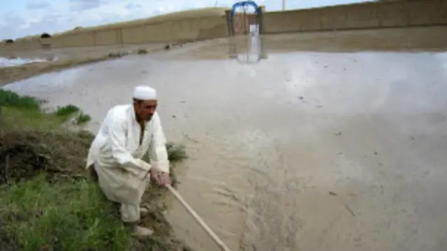 د بادغيس چارواکي وايي سيلاو د کورونو ترڅنګ کابو ۲۰۰ هټۍ کې ويجاړې کړې دي