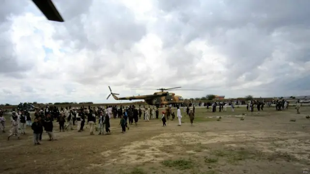 افغان چارواکو سيمې ته د خلکو د ژغورلو لپاره څرخي الوتکې استولې دي. 