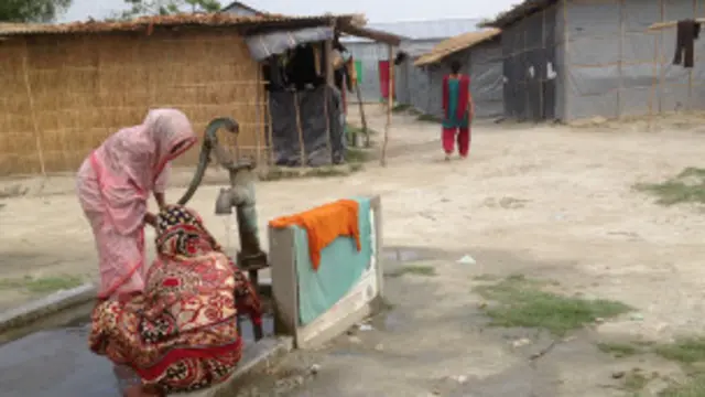 بنگلہ دیش کی سرحد پر واقع ہونے کے سبب روزی کی تلاش میں بہت سے بنگلہ دیشی بھی غیر قانونی طریقے یہاں آ کر آباد ہوئے ہیں