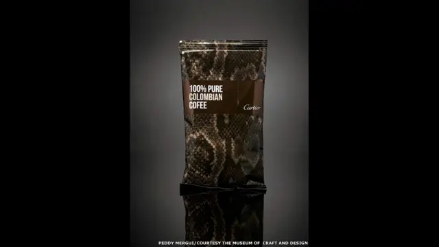 Mergui tasarımcılığın yanı sıra Holon Teknoloji Enstitüsü'nde marka, paketleme ve görsel iletişim konusunda öğretim üyesi olarak çalışıyor. 'Cartier Kahve'