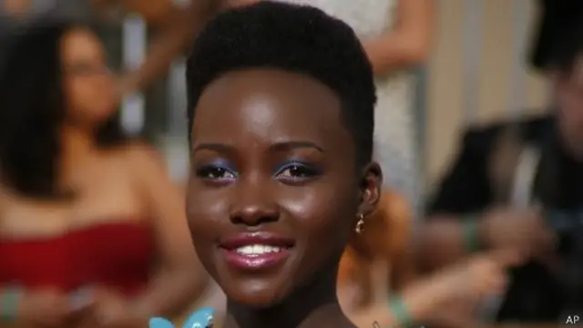 ذاع صيت الممثلة الكينية نيونغو بعد مشاركتها في فيلم "12 عاما من العبودية"، وحصولها على جائزة الأوسكار.