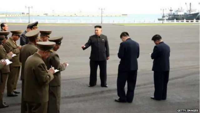 Tentara, anggota partai, dan pejabat pemerintah pencatat kebijakan Kim Jong-un.