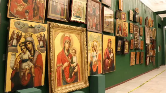 Колишній президент України виявився людиною глибоко релігійною – чим іще пояснити таку кількість ліків святих та церковних атрибутів? 