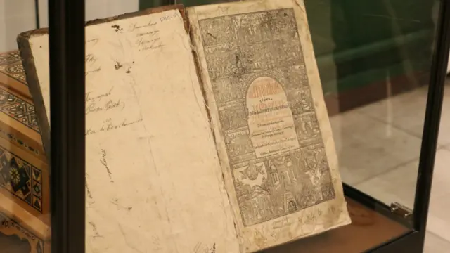 Знайшлося місце і для стародруків та рідкісних церковних видань. 