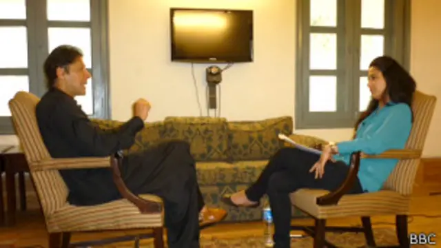 جب تک جنگ اور جیو میڈیا گروپ معذرت نہیں کرے گا تب تک بائیکاٹ جاری رکھا جائے گا: عمران خان