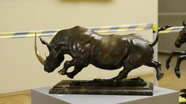 Віктор Янукович виявився і поціновувачем зброї та мисливської атрибутики. 