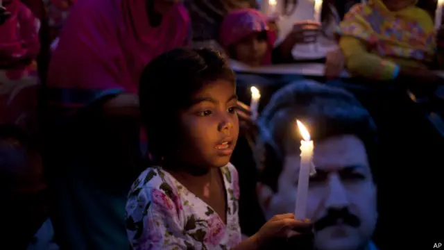 पाकिस्तान में हामिद मीर पर हुए हमले के विरोध में हो रहा प्रदर्शन