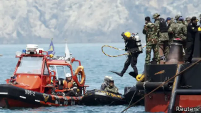 انتقد ذوو الضحايا بطء عمليات البحث