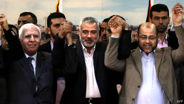 ينص الاتفاق على تشكيل حكومة وحدة وطنية وإجراء انتخابات رئاسية وبرلمانية