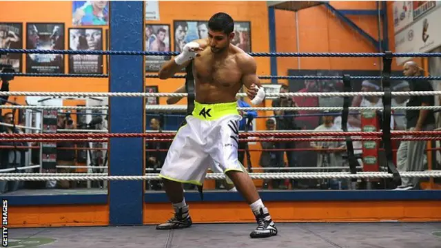 عامر خان دو بار لائٹ ویٹ چیمپیئن رہ چکے ہیں