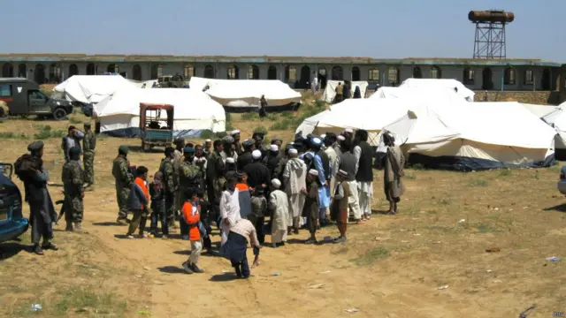 رپوټونه وايي چې مرستندویه ډلې سیلاب ځپلو سیمو ته رسېدلي دي. 