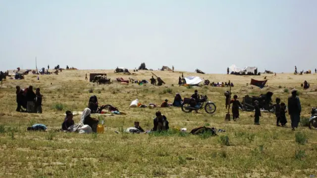 ولسمشر حامد کرزي دولتي بنسټونو ته ویلي چې له سیلاب ځپلو سره په مرسته کې بیړه وکړي. 