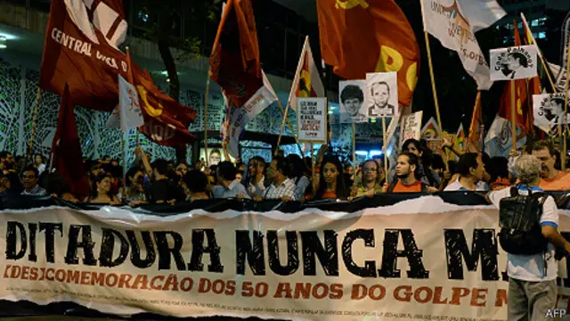 Manifestación contra el régimen militar en su 50º aniversario