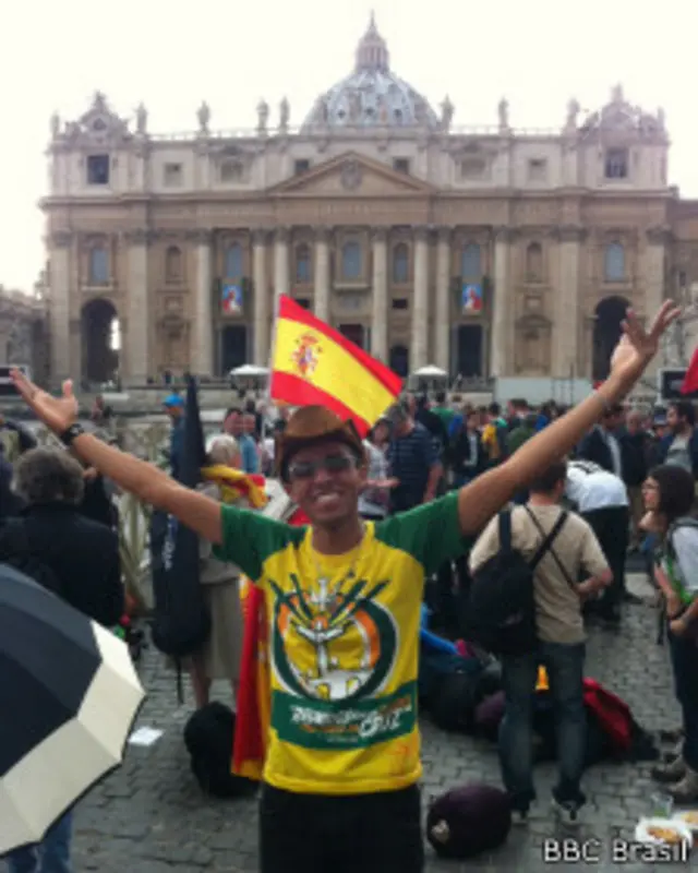 Amós Santiago no Vaticano no dia 26 de abril de 2014 | Foto: Luís Barrucho / BBC Brasil
