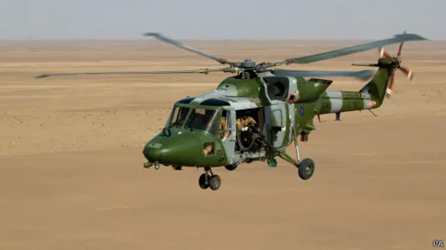 Вертолет летит над Афганистаном