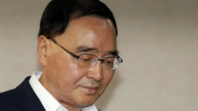 حادثے کے اگلے روز جب وزیراعظم سوگوار والدین سے ملاقات کے لیے گئے تھے تو ان کے خلاف نعرے بازی کی گئی اور کسی انھیں پانی کی ایک بوتل مارنے کی کوشش کی