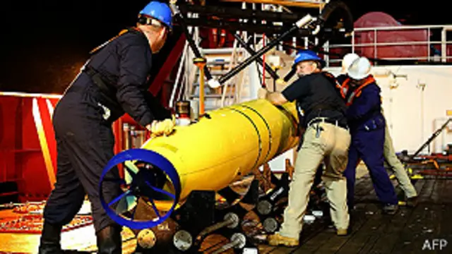 آبدوز بلیو فن 21 پانی کے اندر چلنے والی گاڑی ہے جو سمندر کے فرش کا نقشہ بنا کر مختلف اشیا کی شناخت کر سکتی ہے