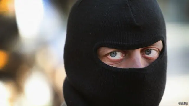 تحاصر قوات أوكرانية سلوفيانسك لمنع وصول تعزيزات للجماعات الموالية لموسكو