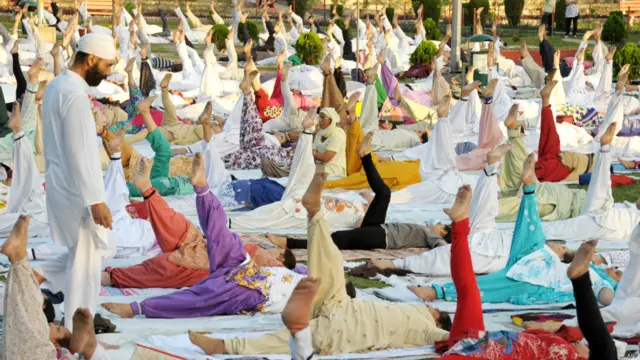 کئی اسے پیدائش اور موت کے بندھنوں سے نجات حاصل کرنے کا وسیلہ سمجھتے ہیں۔