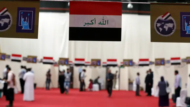 مركز تصويت في الإمارات