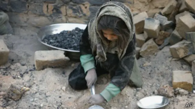 بیش از یک میلیون کودک در افغانستان مشغول کارهای سنگین اند