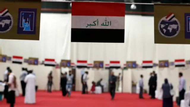 مركز اقتراع للعراقيين المقيمين في الإمارات. 