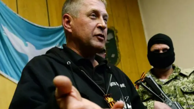 يظهر المسلحون الموالون لروسيا استعدادًا لتبادل الرهائن مع حكومة كييف