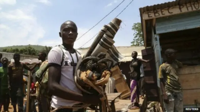 أفريقيا الوسطى: المسلمون يغادرون بانغي في حماية قوات حفظ السلام 