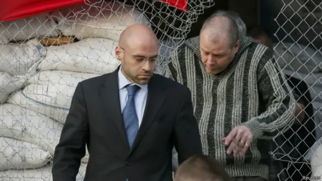 Observador internacional é libertado em Sloviansk | Foto: Reuters